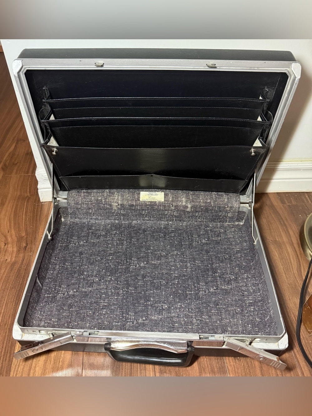 Vintage Samsonite Black Hard Shell Briefcase. With Key Black Hard-Shell Briefcas